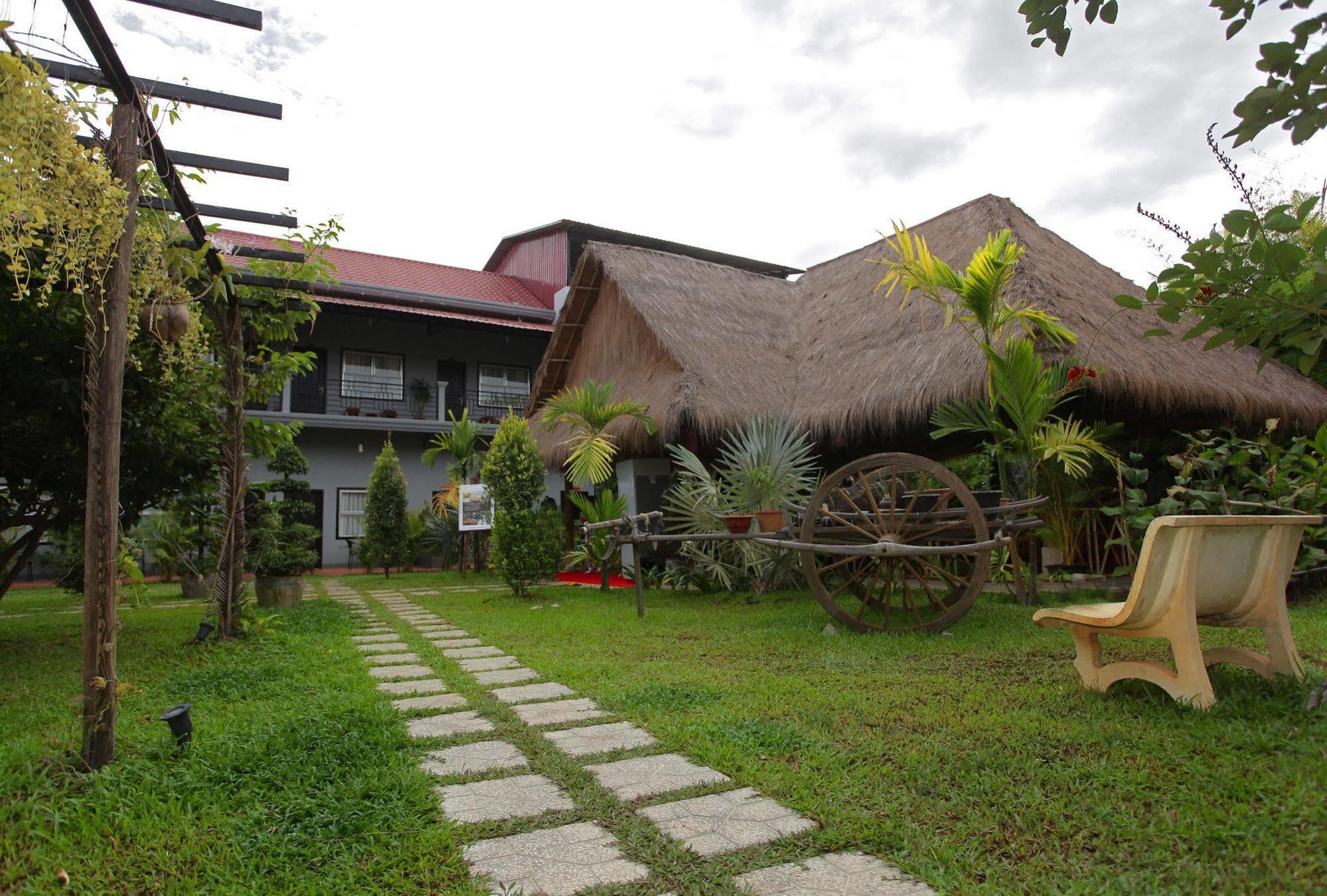 Reveal Angkor Hotel Ciudad de Siem Riep Exterior foto